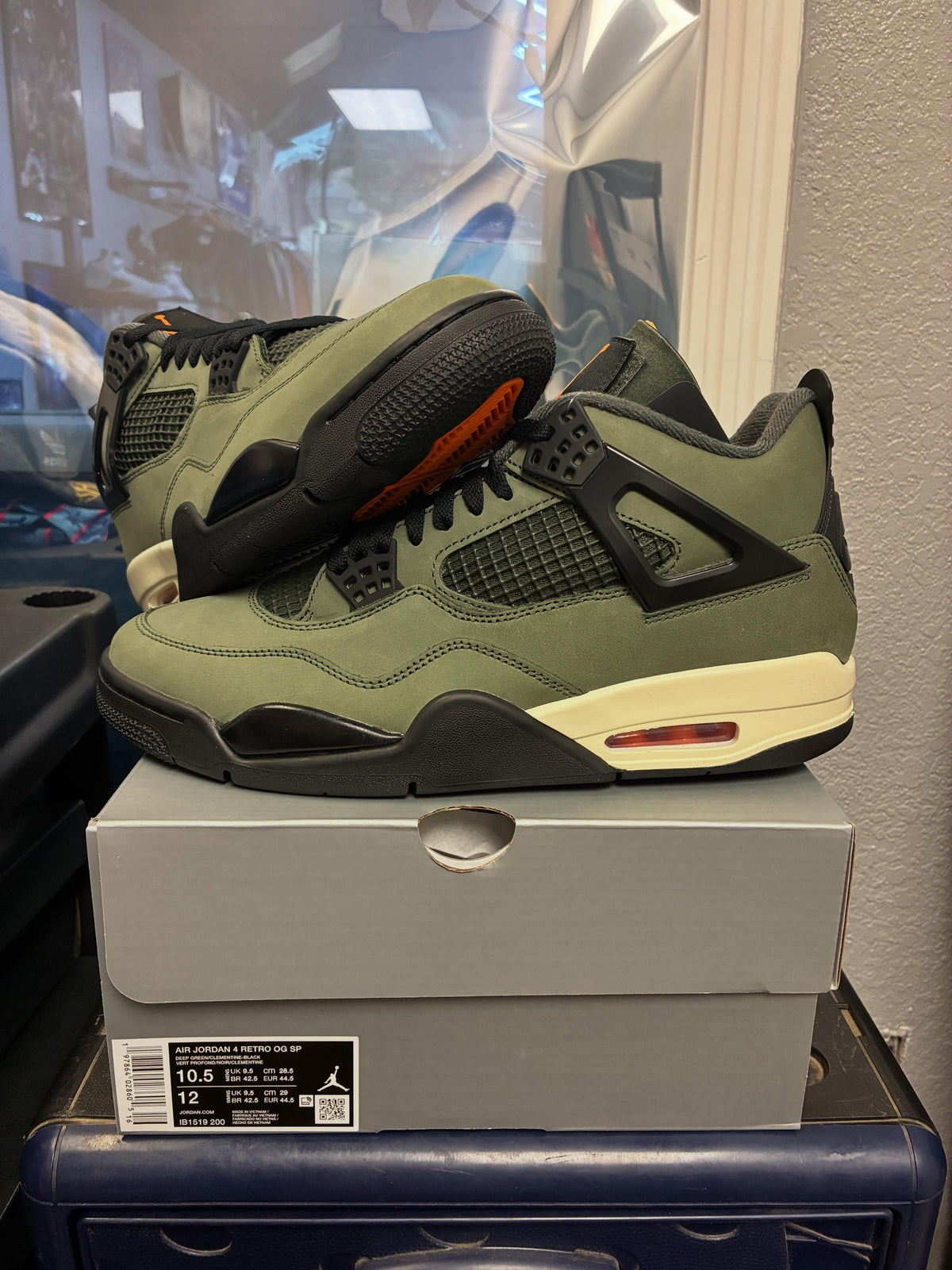 Jordan 4 Undefeated