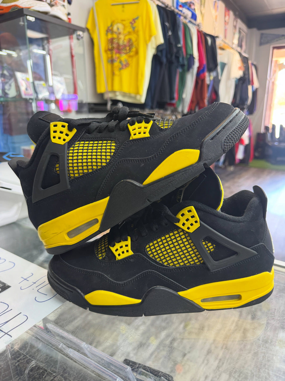 Jordan 4 Retro Thunder